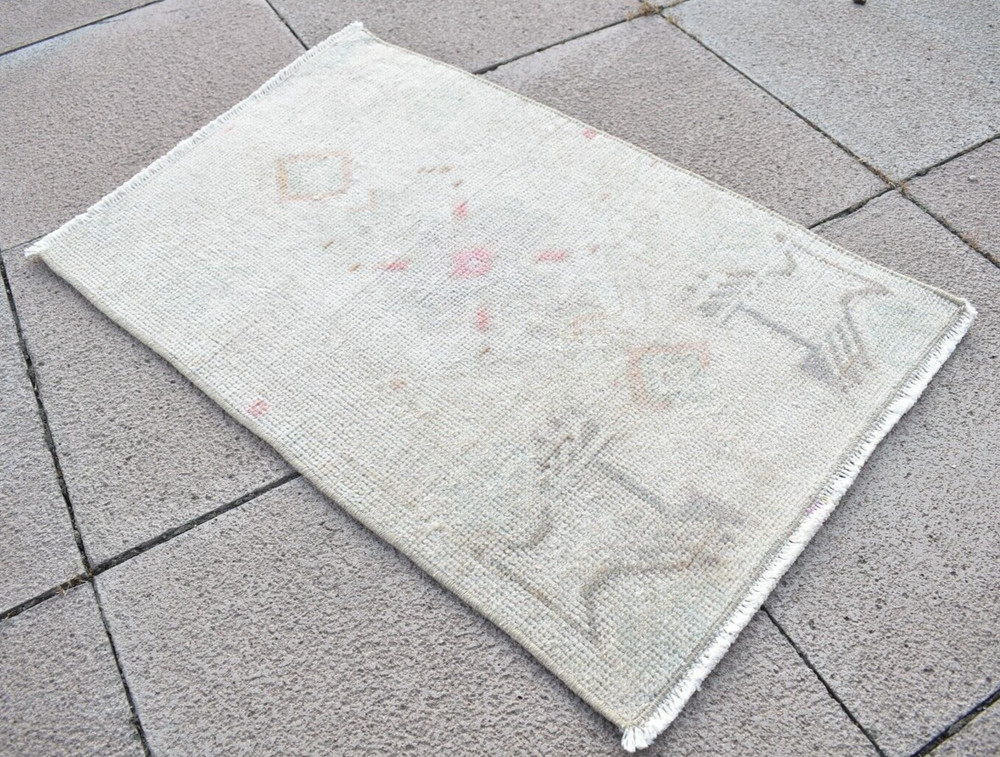 Turkish Rug 19'' x 29'' Vintage Muted Dye Oushak Rug Hand-knotted Small Wool Rug