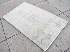 Turkish Rug 19” x 29” Vintage Muted Dye Oushak Rug Hand-knotted Small Wool Rug