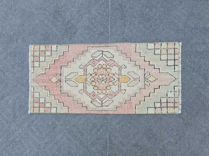 Small Vintage Turkish Oushak Rug 1.3x2.8 Hand Knotted Wool Pink Cream Black gallery