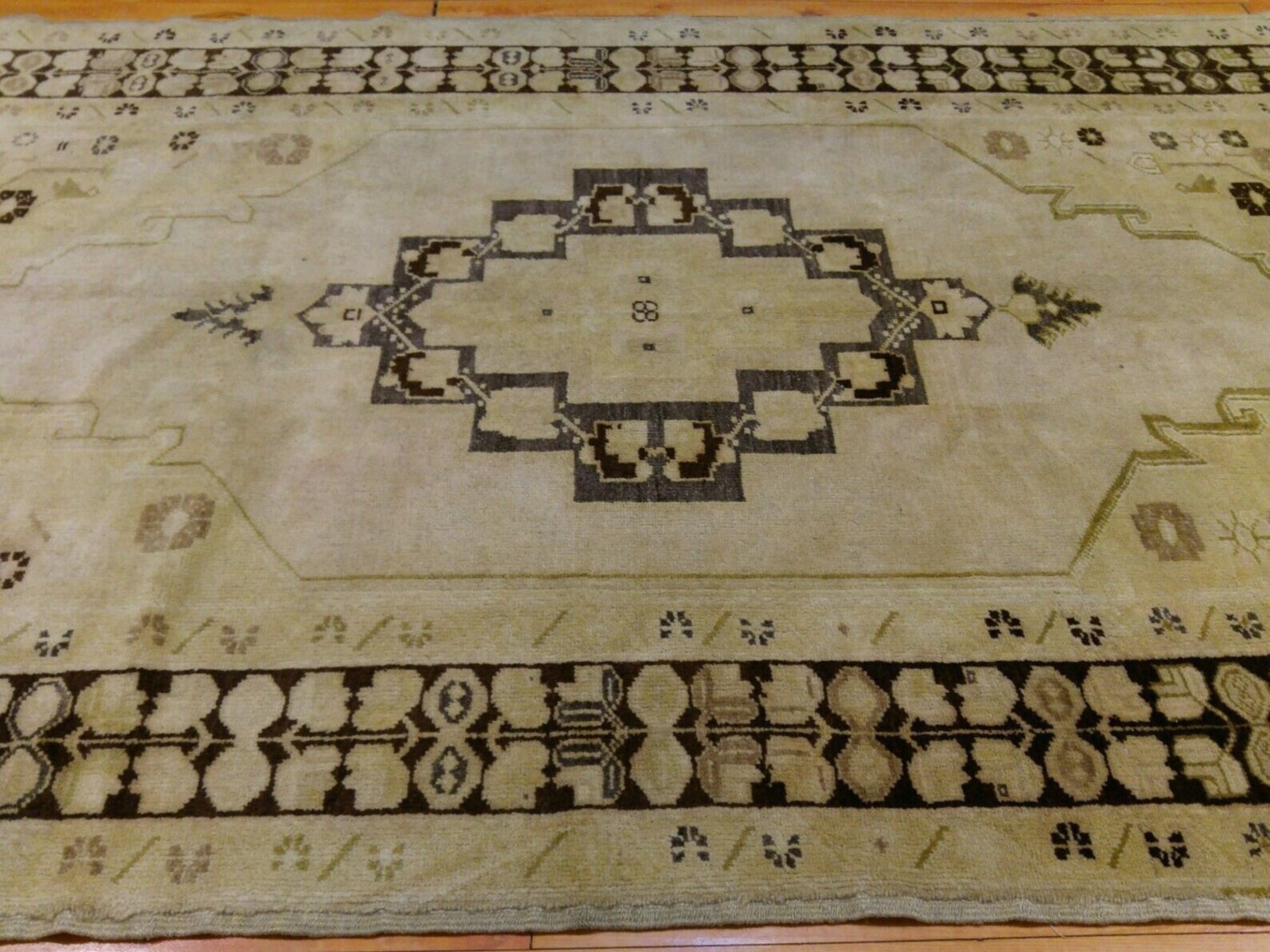 Lovely Antique Ca1900-1939s Muted Colors Natural Dyes Ushak Rug 4’4”x 9’6” gallery