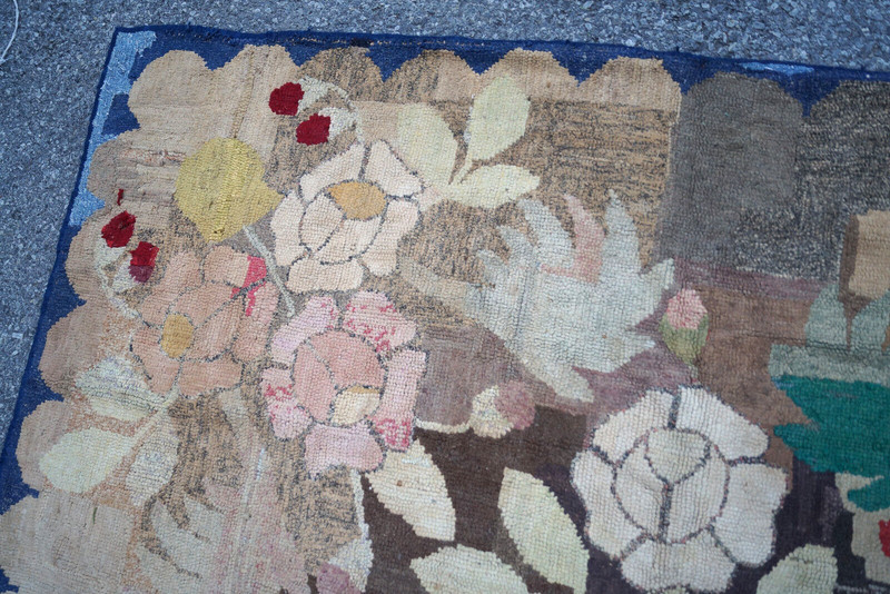 A BEAUIFUL ANTIQUE AMERICAN HOOKED RUG 7x7ft circa 1900 gallery
