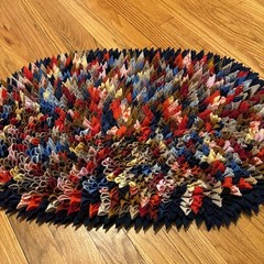 Vintage Handmade Rag Rug Scrap Folded Fabric 18×27” Black & Bright