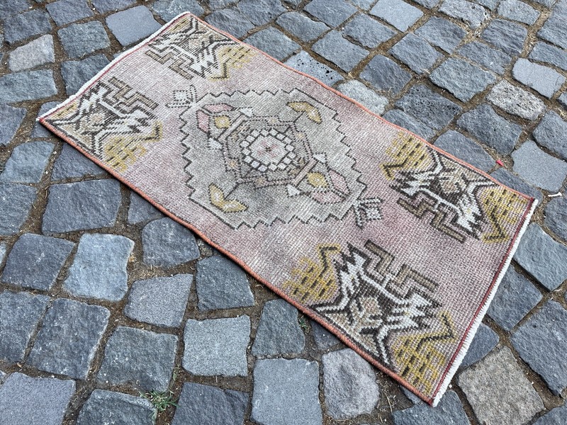 Turkish Vintage Small Rug Handmade Wool Bohemian Bath Mat Rug 1,4 x 2,8 ft gallery