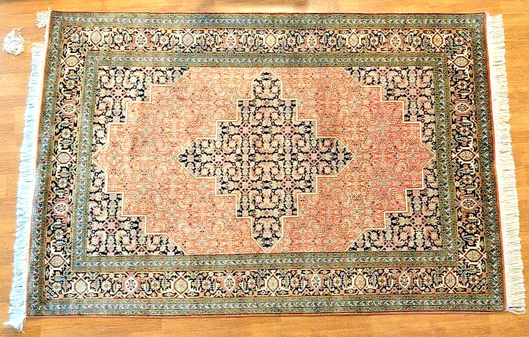 Hand-knotted, Feraghan 4'x6' Wool/Silk Rug, minor dmg, no walk on, or smoking
