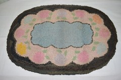 VINTAGE HANDMADE HOOKED OVAL RUG FLORAL FLOOR/WALL DECOR FOLK ART 38” x 27”
