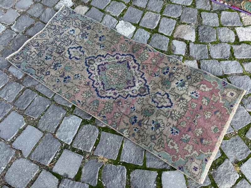 Turkish Small ug, Vintage rug, Handmade wool rug, Entryway rug 1,5 x 3,6 ft gallery