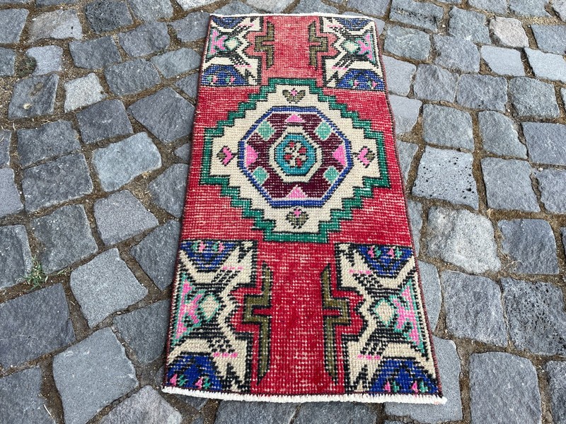 Turkish Vintage Small Rug Handmade Wool Bohemian Bath Mat Rug 1,2 x 2,6 ft gallery