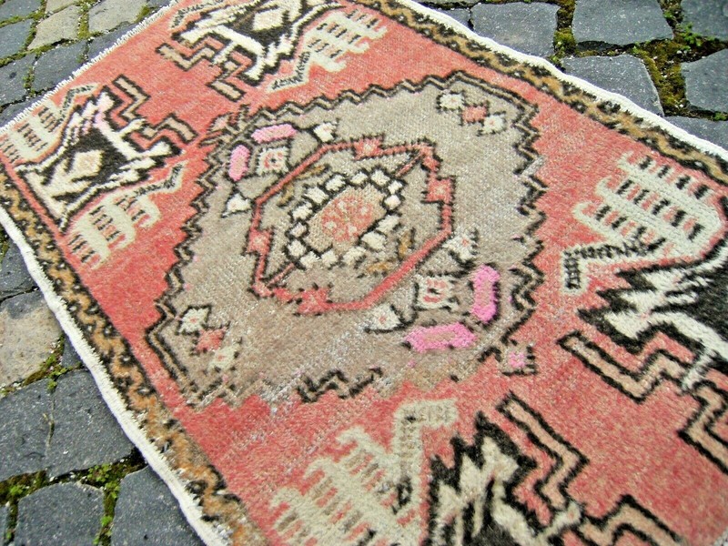 Turkish Rug 21'' x 34'' Vintage Muted Dye Rug Hand-knotted Small Oushak Wool Rug gallery