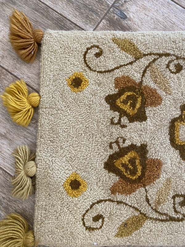 vintage 1970s cabin crafts 100% Acrylic Small Rug Mat Tassels Flower Pattern MCM gallery