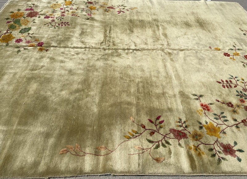 AN ATTRACTIVE LIME GREEN CHINESE ART DECO RUG gallery