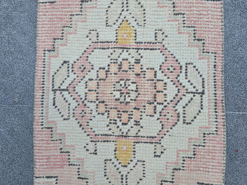 Small Vintage Turkish Oushak Rug 1.3x2.8 Hand Knotted Wool Pink Cream Black gallery