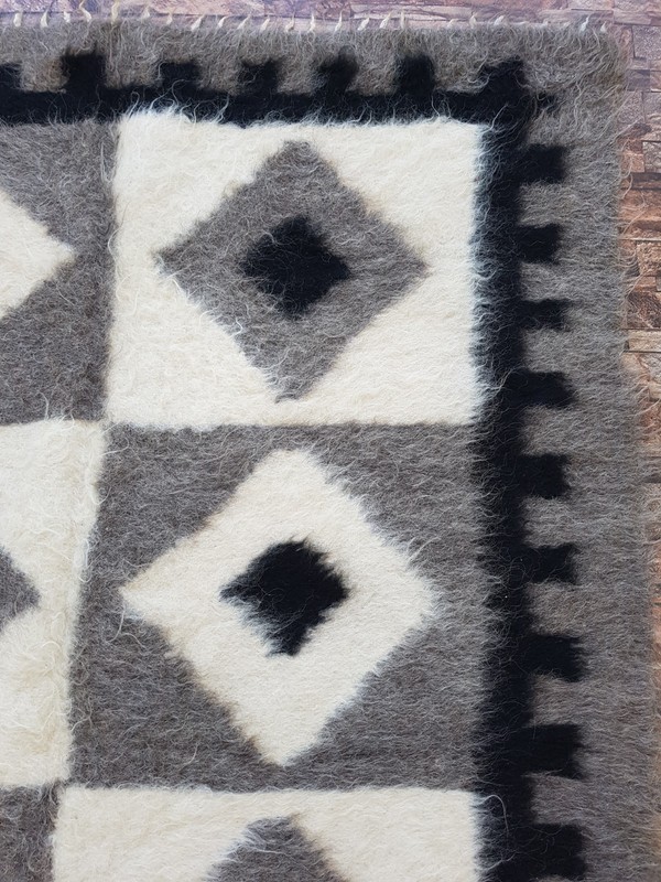 Vintage Handmade Moroccan Tribal Wool Kilim Rug 201x140 cm gallery