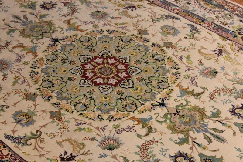 7' x 5' Handmade Fine Quality Tabris Rug, made out of 100% Natural Wool & Silk gallery