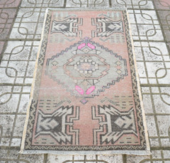 Turkish Rug 20” x 35” Vintage Kilim Small Anatolian Oushak Wool Low Pile Rug