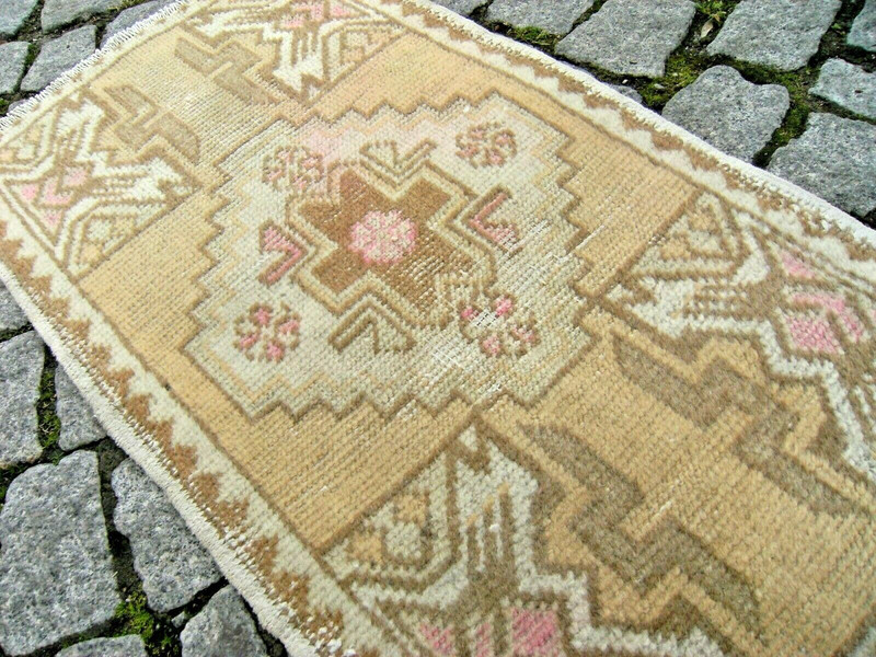 Vintage Turkish Rug 18'' x 33'' Anatolian Muted Dye Oushak Rug Hand-Knotted Rug gallery