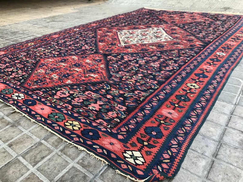 ANTIQUE SENNEH KILIM ( HIGH QUALITY FINISH ) Circa :1930 Size : 4' 11" x 6' 10' gallery