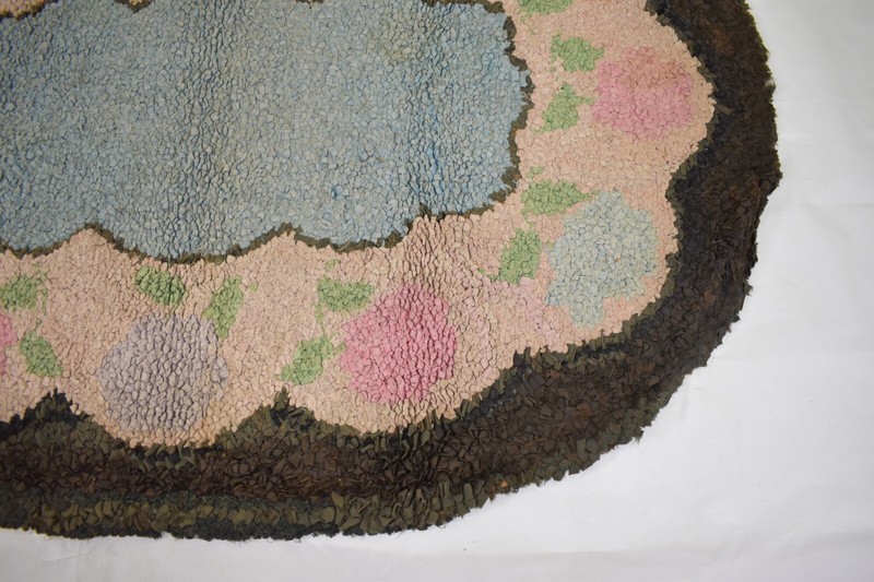 VINTAGE HANDMADE HOOKED OVAL RUG FLORAL FLOOR/WALL DECOR FOLK ART 38” x 27” gallery
