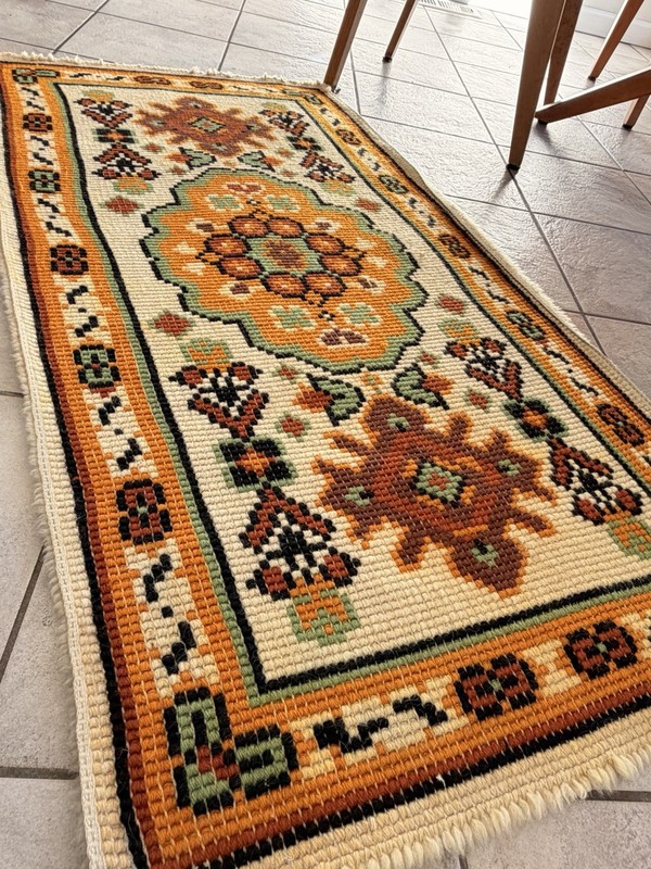 Vintage Scandinavian Rya Wool Rug 1960s/1970s (2’ 2” x 4’ 2”) gallery
