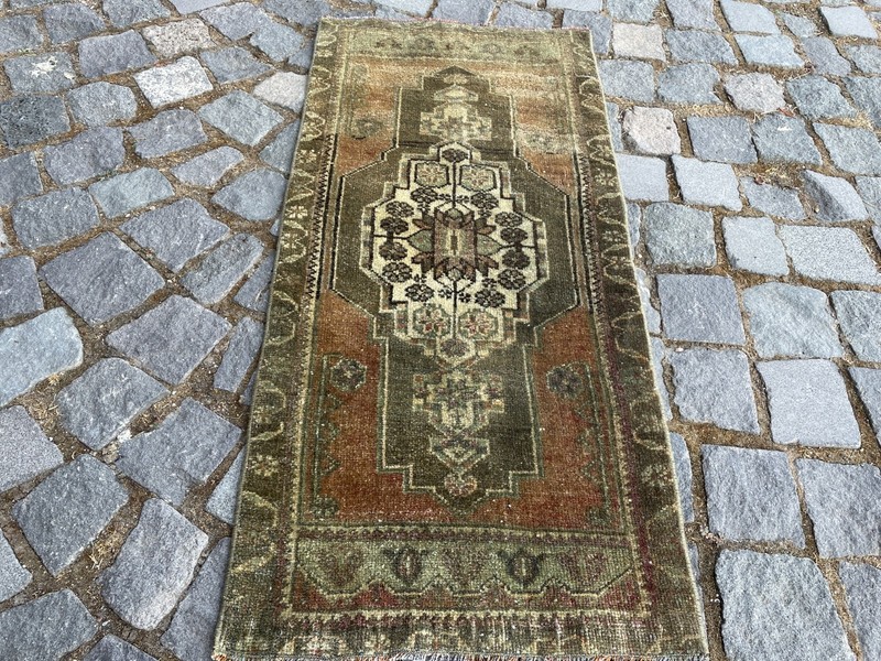 Turkish Vintage Small Rug Handmade Wool Bohemian Bath Mat Rug 1,5 x 3,2 ft gallery