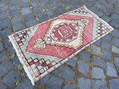Turkish Vintage Small Rug Handmade Wool Bohemian Bath Mat Rug 1,5 x 2,9 ft