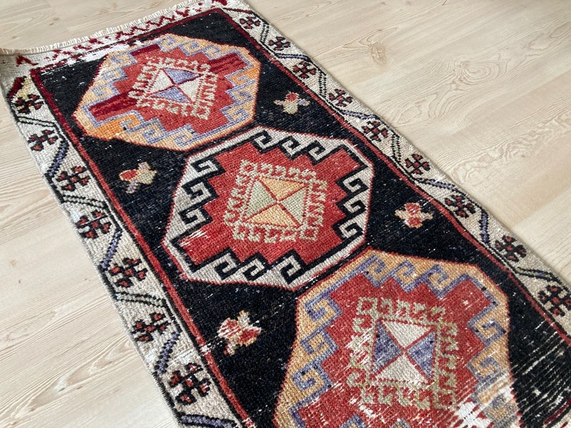 Black rug, Turkish rug, Vintage Rug, Wool rug, Small rug, Doormat, 1.7 x 3.2 ft gallery