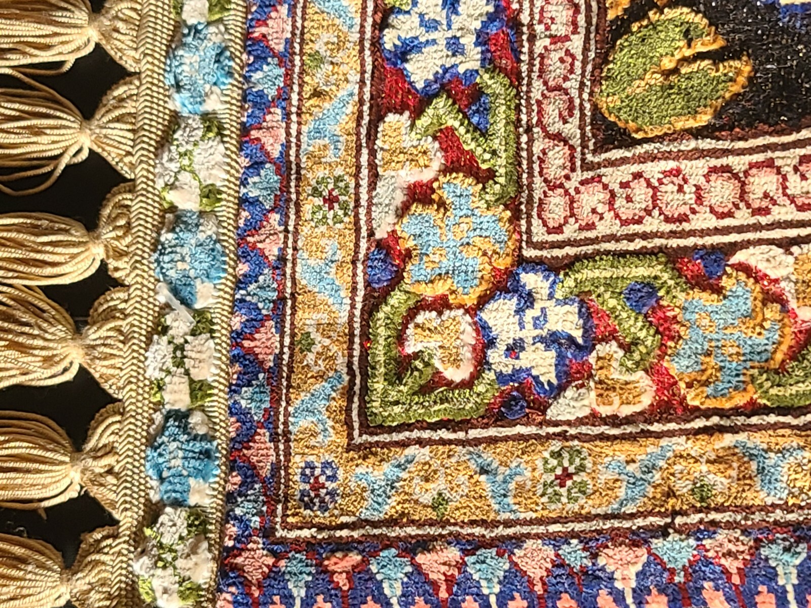 Vintage  Hereke Silk Rug  Hand Made Gold thread.15"x24" Beautiful museum quality gallery
