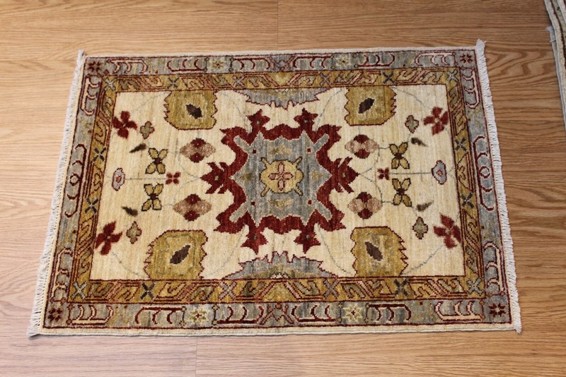 _HANDMADE-RUG-2' x 3' Agra Design made out of natural wool- dyes throw rug gallery
