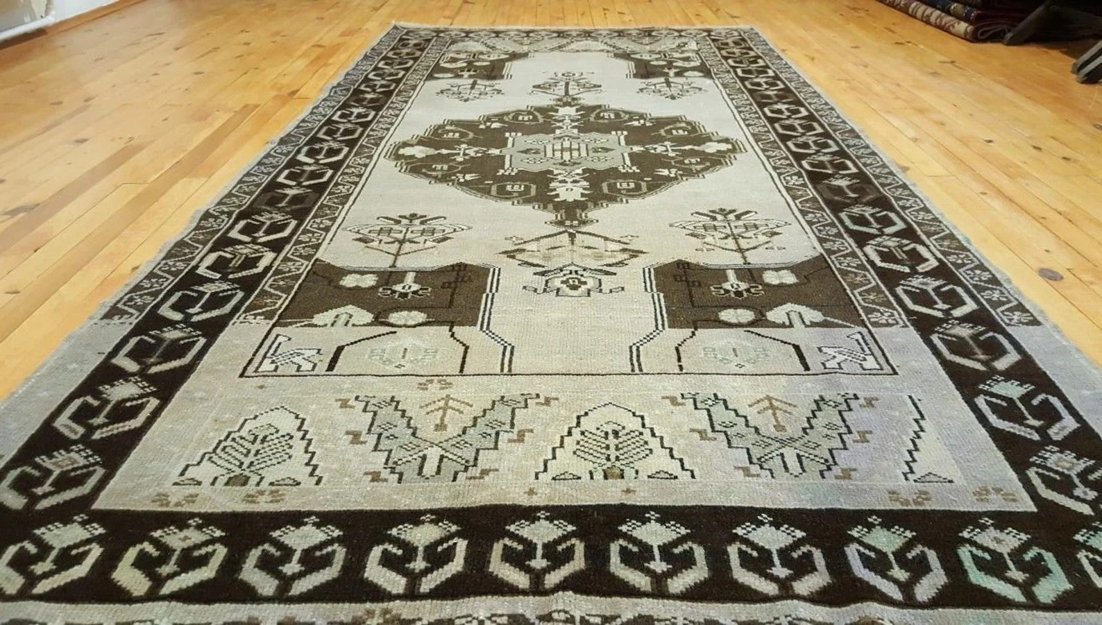 Exquisite Antique 1930-1940s Muted Dyes Decorative Ushak Rug 4’3”x 8’7” gallery