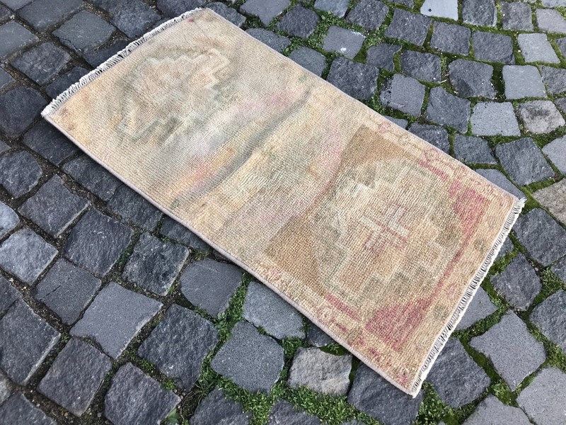 Turkish Vintage Small Rug Handmade Wool Bohemian Bath Mat Rug 1,5 x 2,7 ft gallery