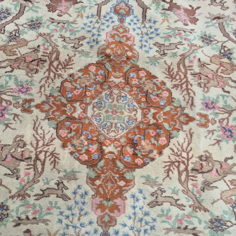 Tabris 6' X9.5' ft On Very Good Condition semi antique Knotted Animals Nice gallery