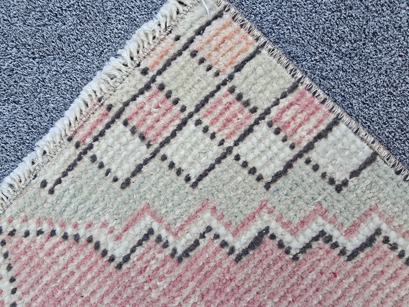 Small Vintage Turkish Oushak Rug 1.3x2.8 Hand Knotted Wool Pink Cream Black gallery