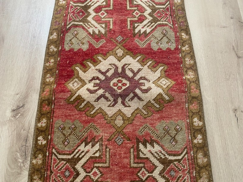 Heritage Turkish Wool Rug Vintage Bohemian Accent Rug 1.5x3.1 Ft gallery