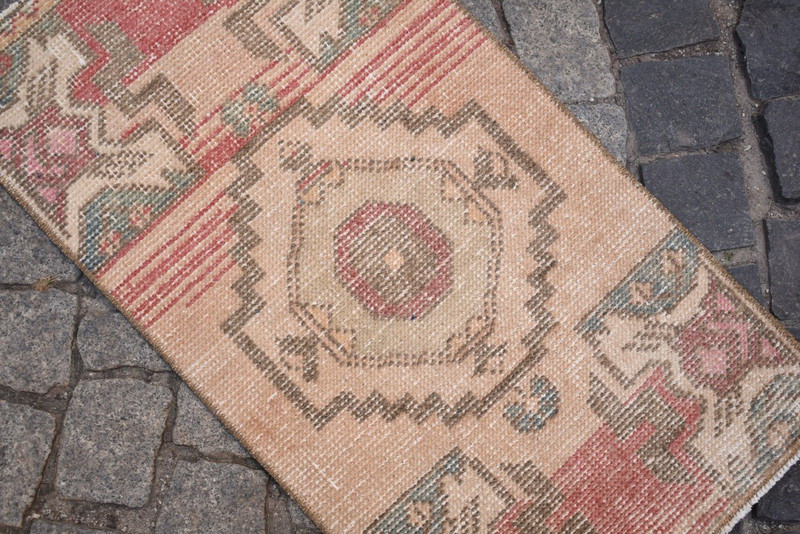 Turkish Rug 18'' x 33'' Vintage Hand-knotted Oushak Rug Muted Dye Small Wool Rug gallery