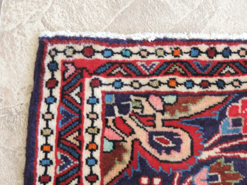 25" x 31" Handmade Sarouk Wool Rug gallery