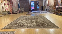 Bohemian Antique 1920-1930’s Wool Colored Wool Pile Bunyan Area Rug 6’7×9’5″