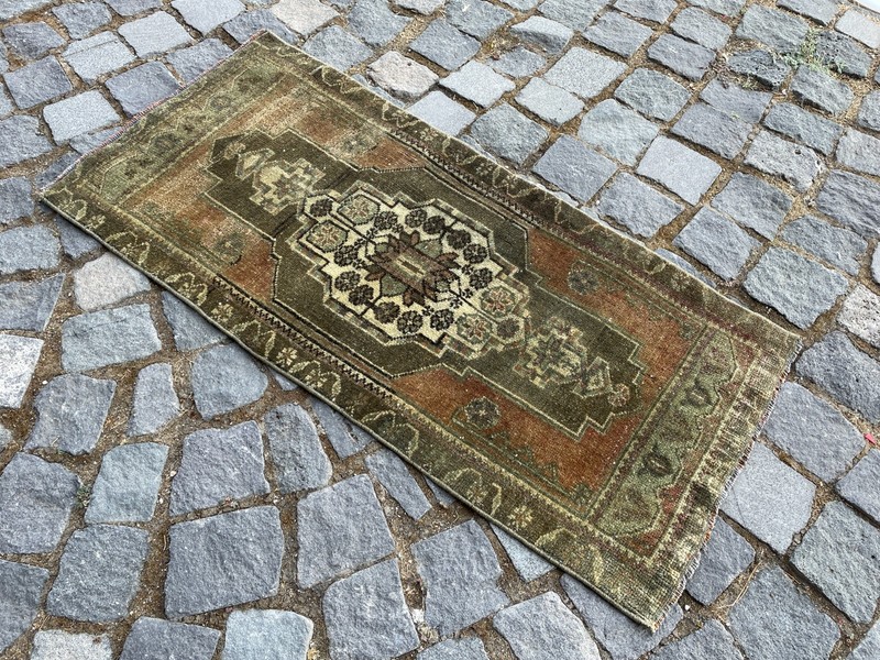 Turkish Vintage Small Rug Handmade Wool Bohemian Bath Mat Rug 1,5 x 3,2 ft gallery