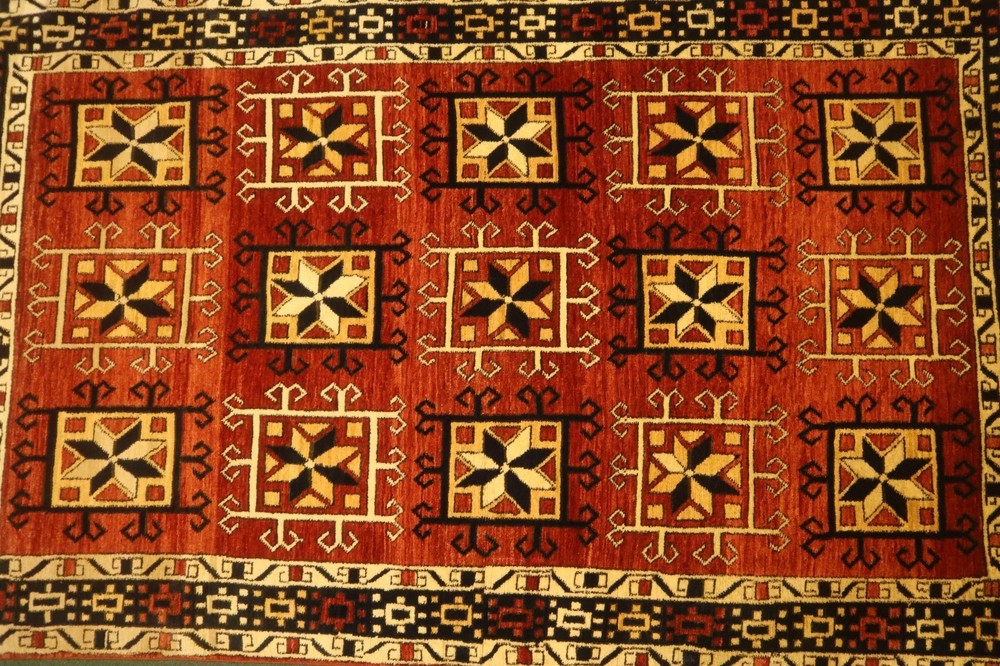 COLLECTORS' ITEM Stunning Vintage Natural Vegetable Dye Caucasian Shirvan Carpet
