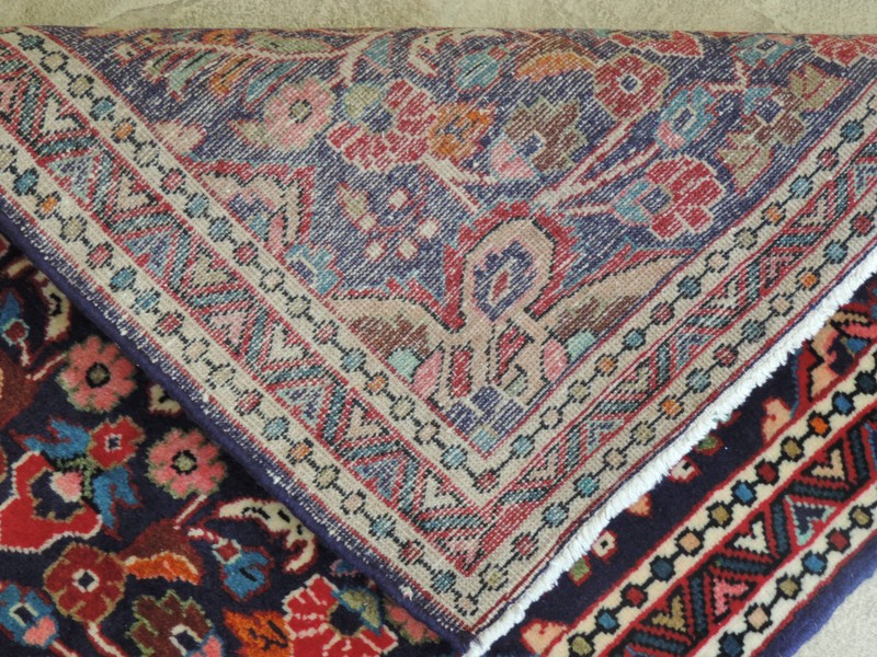 25" x 31" Handmade Sarouk Wool Rug gallery