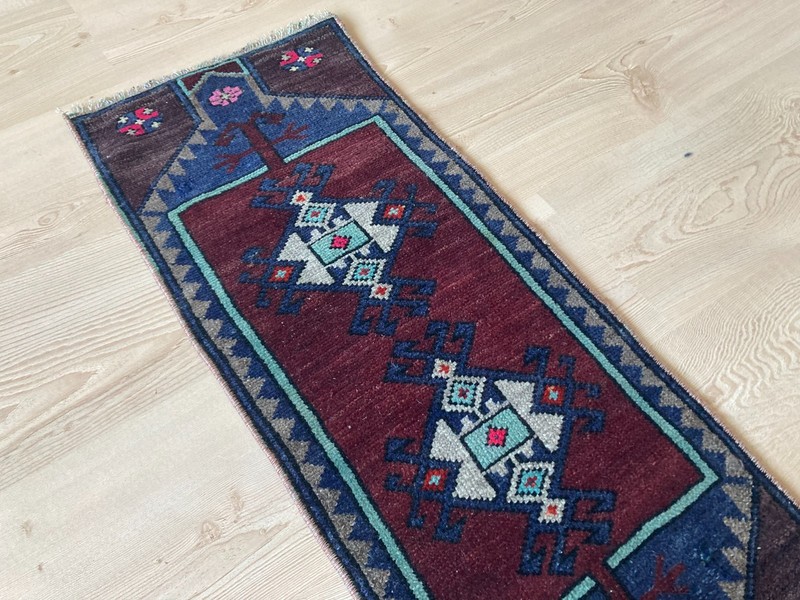 Purple rug, Turkish rug, Vintage Rug, Small rug, Wool rug, Doormat, 1.1 x 2.7 ft gallery