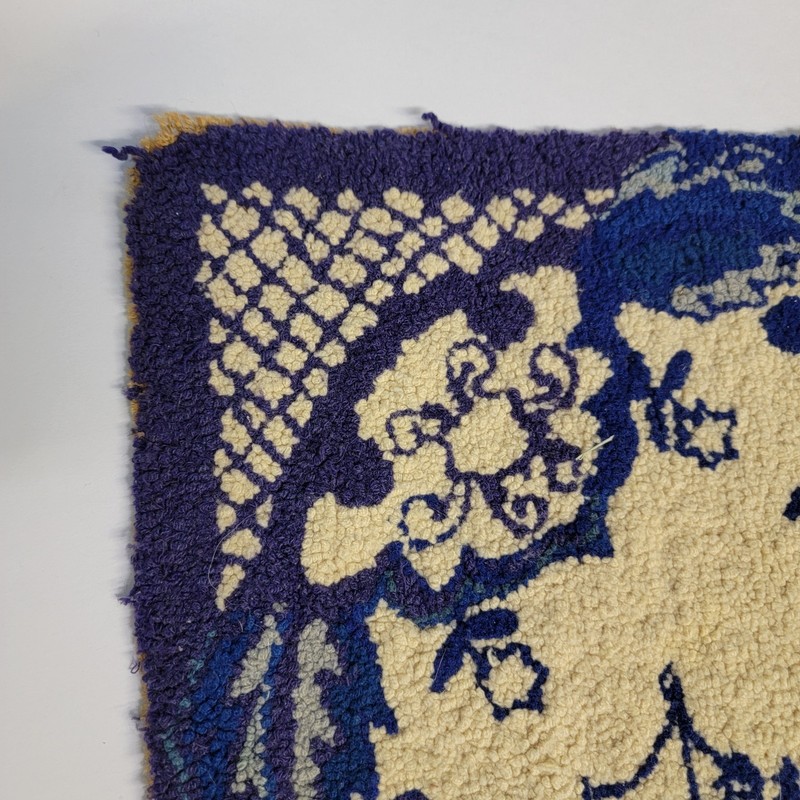 Blue Willow style vintage handmade Rug! 32 x 22 art Asian hooked gallery