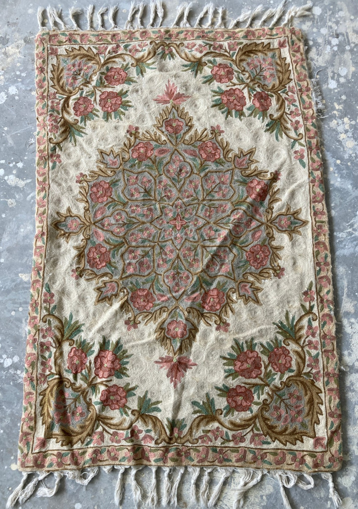 Vintage Handmade Kashmiri Floral Medallion Crewel Wool Area Rug87x56 cm