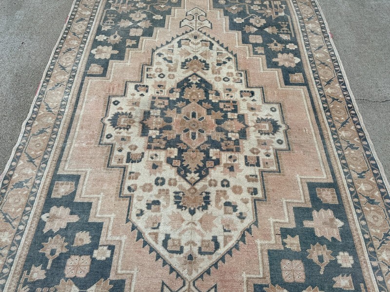6 x 9 ft Pink Turkish Taspinar 1970s Vintage Hand Knotted All Wool Turkish Rug gallery
