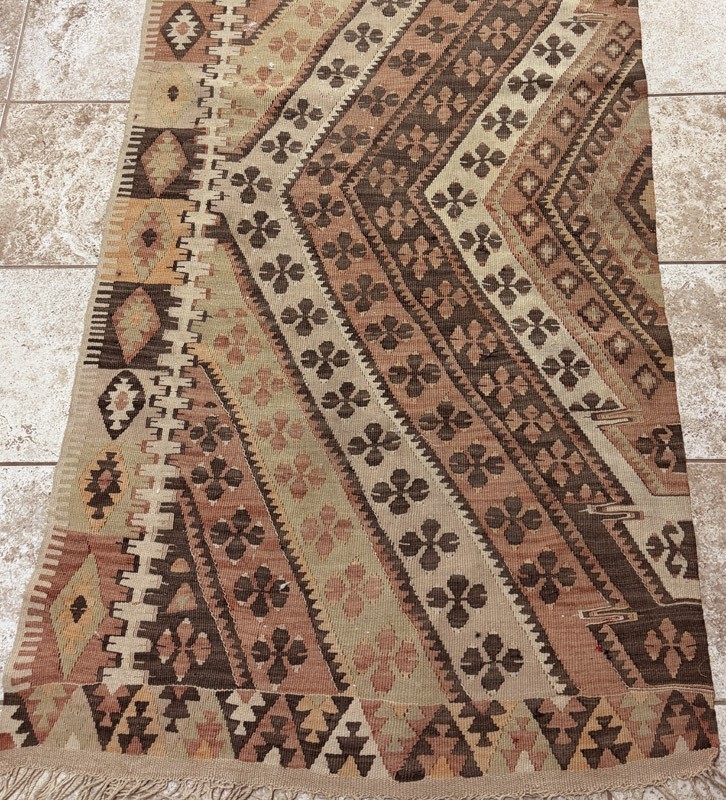 VINTAGE TURKISH ANATOLIAN WOOL KILIM gallery
