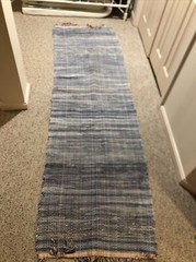 VTG HAND LOOMED DENIM RAG FLOOR RUG BLUE FARMHOUSE 1970s USA 26 1/2 X 90″ AS IS