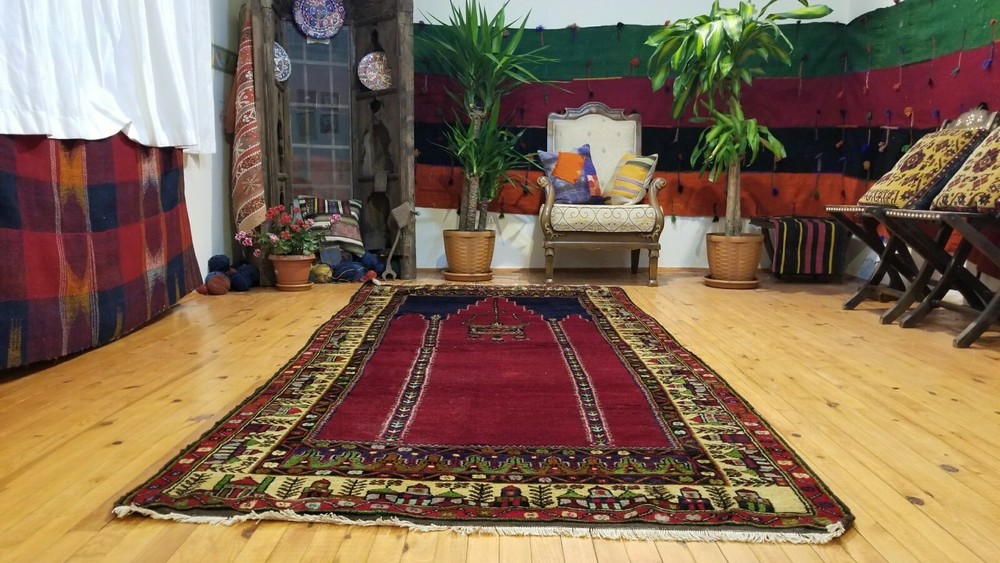 Stunning Vintage 1950-1960s Wool Pile Vegy Dye Prayer Rug 4’5”x9’