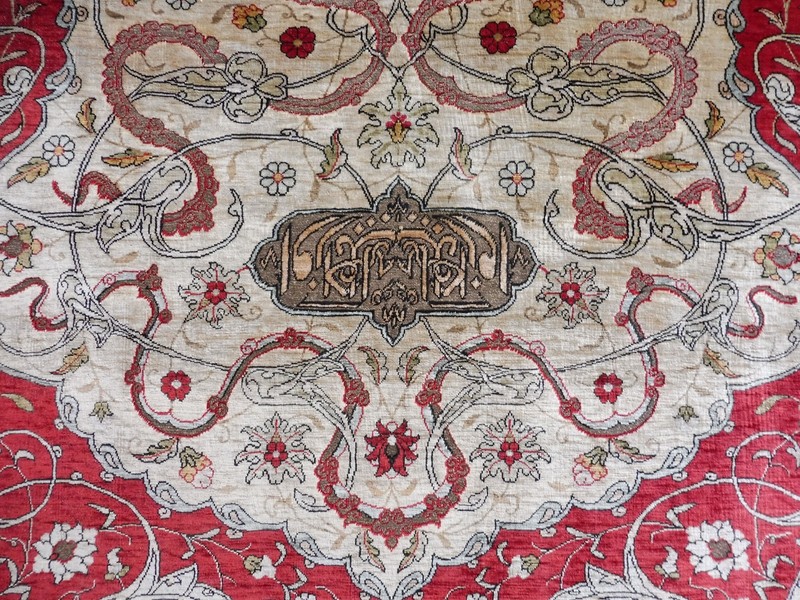 MAGNIFICENT 4' X 6' SIGNED SILK AND GOLD THREAD HEREKE ORIENTAL RUG gallery