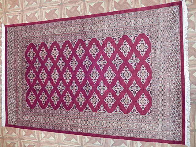4' 1'' x 6' 5'' Diamond-Shaped Handmade Courage Symbol Transitional Rug B-78155 gallery
