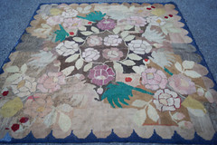 A BEAUIFUL ANTIQUE AMERICAN HOOKED RUG 7x7ft circa 1900