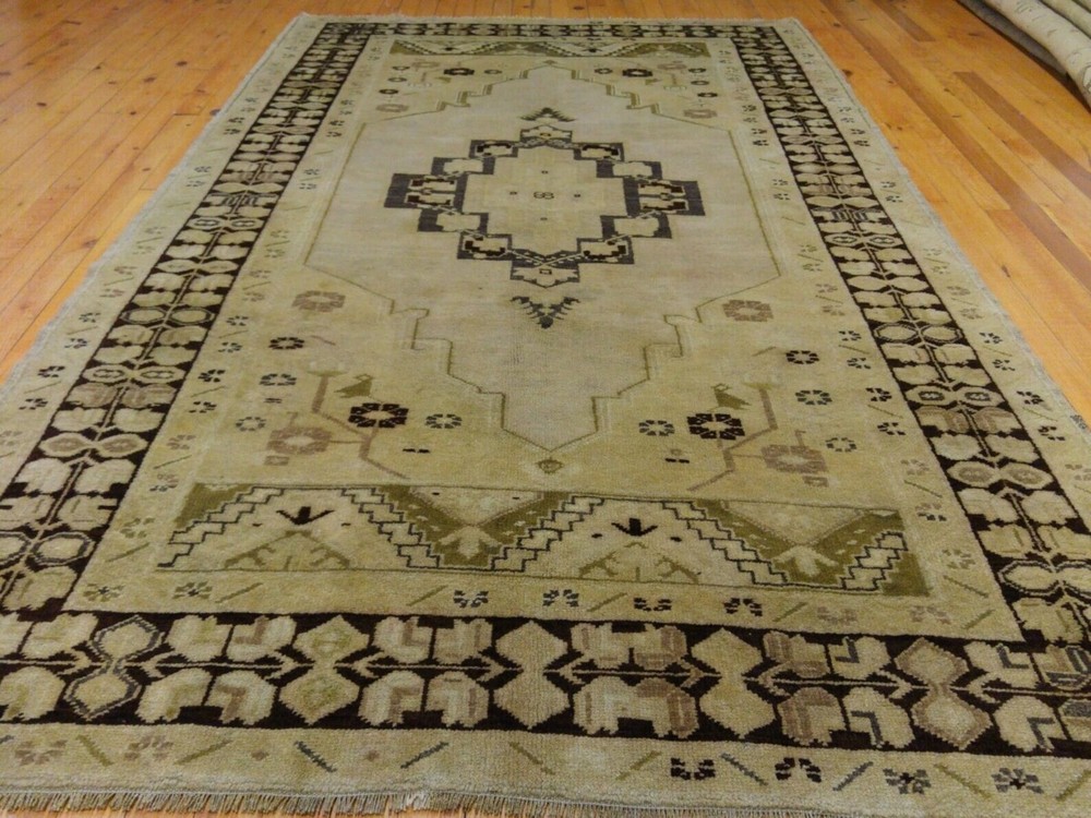Lovely Antique Ca1900-1939s Muted Colors Natural Dyes Ushak Rug 4’4”x 9’6”