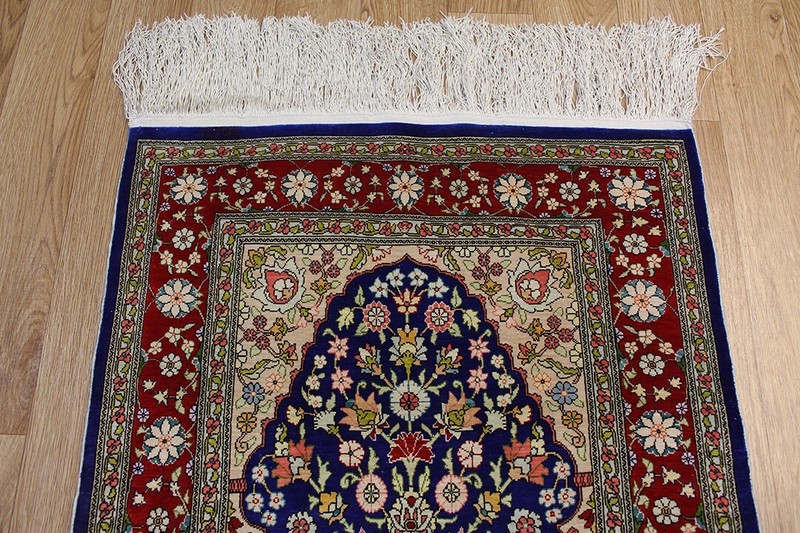 One of a Kind Master Piece Turkish Hereke silk rug signed by the maker 90 x 62cm gallery